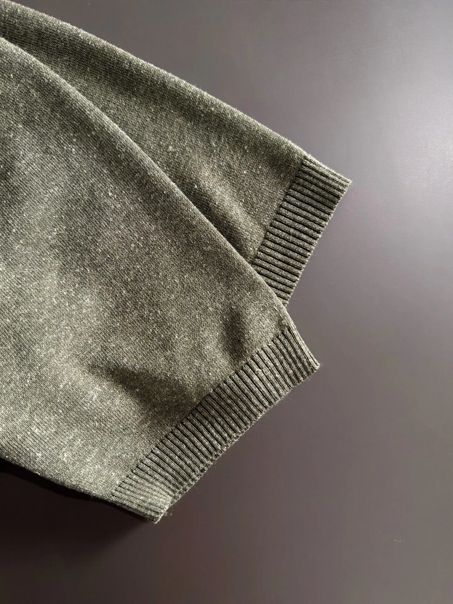 Next day shipment LP high quality Loro Piana 26ss New Arrival men's short-sleeved T-shirt Made of combed cotton yarn knitted cotton fabric, no pressure when entering and exiting the counter Exclusive control of raw materials It feels substantial when weighed, and the upper body is more textured than ordinary T-shirts. This texture can cope with the weather easily and is suitable for both hot and cold! Loose fit design, looks noble. The only correct version is available Size: M to XXXL